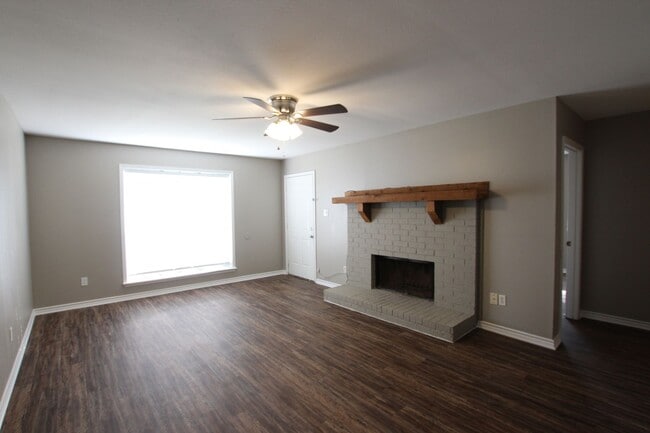 Building Photo - El Cerrito Place 8327/8329