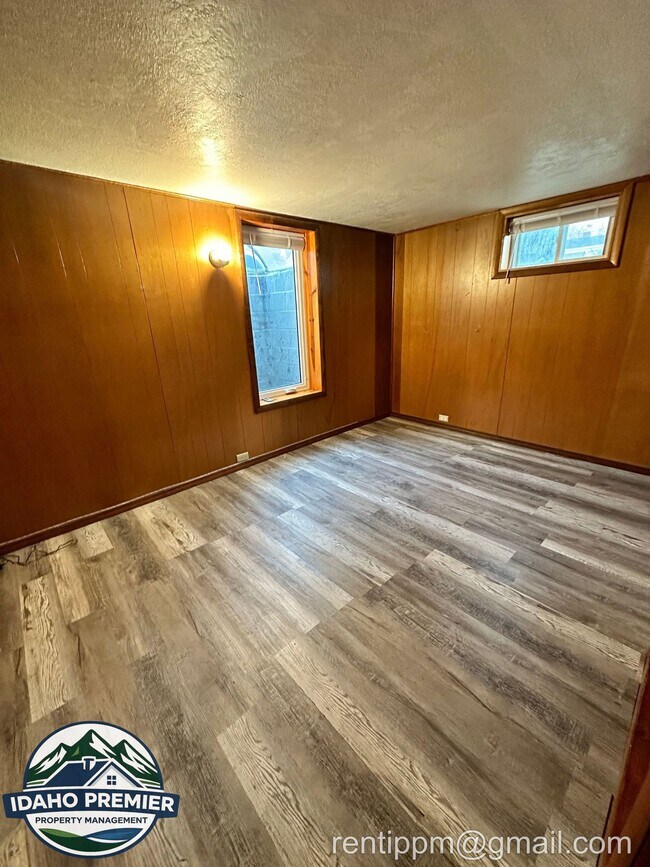 Building Photo - 709 N Stanley St