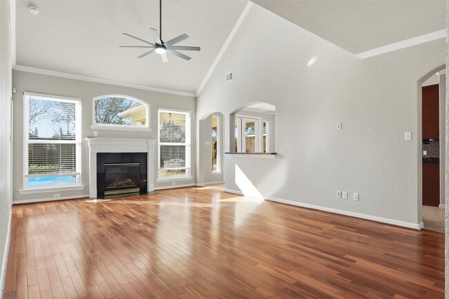 Building Photo - 10358 Grandbrook Dr