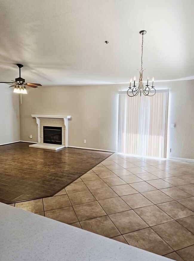 Building Photo - 13715 El Rio Ln