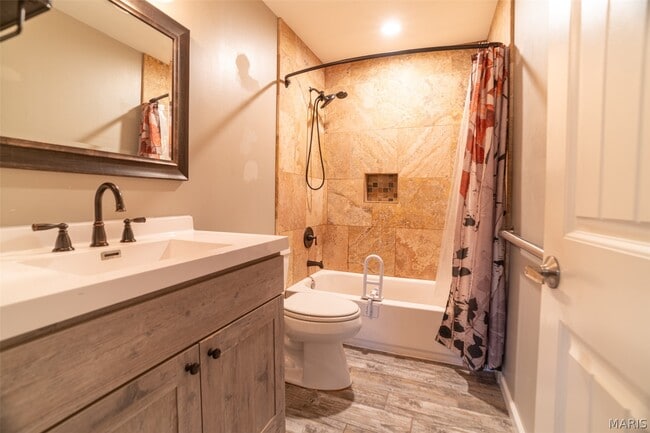 Building Photo - 204 Hillsdale Dr