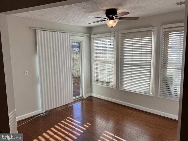 Building Photo - 12002 Ridge Knoll Dr