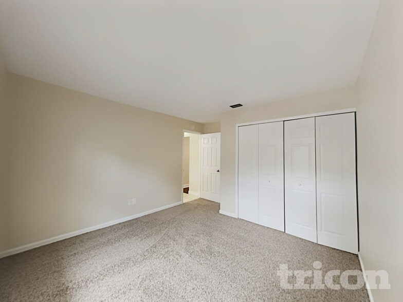 Building Photo - 260 12 League Cir