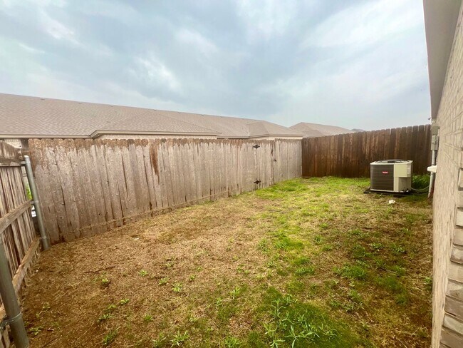 Building Photo - 1013 Preston Trails