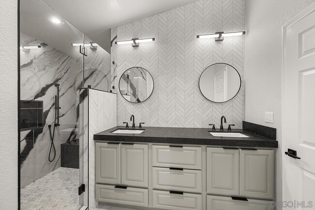 Building Photo - 376 Canyon Ridge Dr