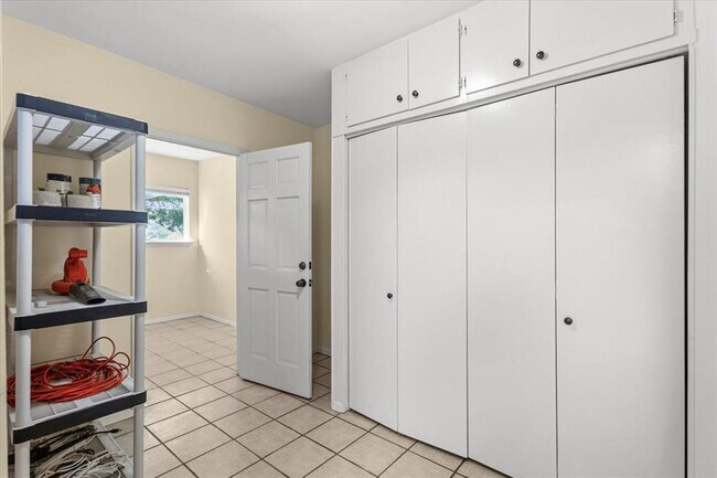 Building Photo - 3210 Bruce Dr