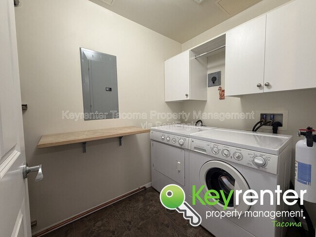 Building Photo - 3201 Pacific Ave