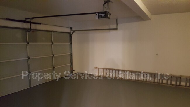 Building Photo - 737 Erin Dr