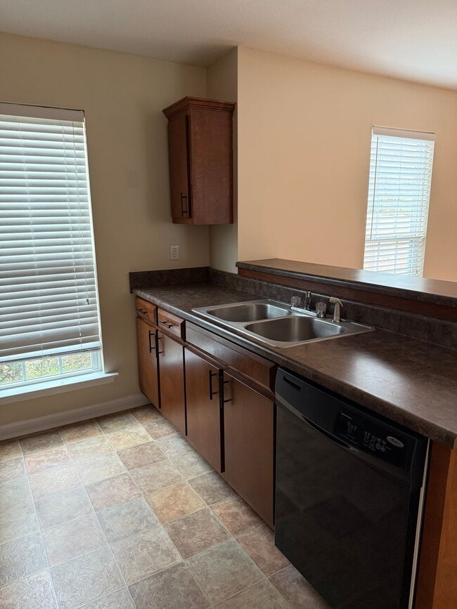 Building Photo - 1240 Ball Park Ave NE