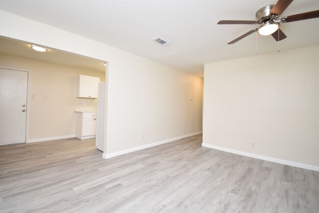 Building Photo - 220 Westward Ave