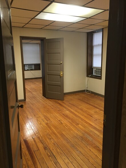 Building Photo - 3205 Arsenal St