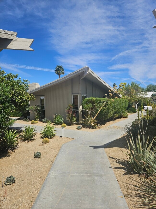 Building Photo - 37800 Da Vall Dr