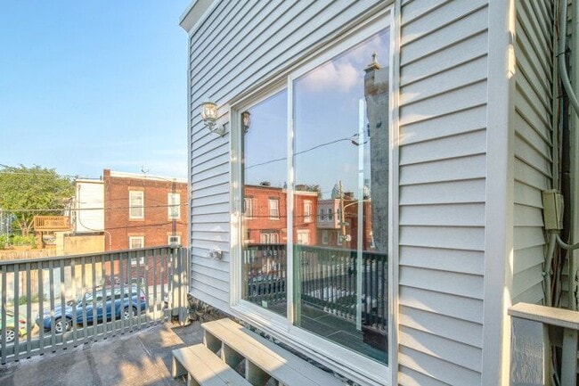 Building Photo - 2501 Carpenter St