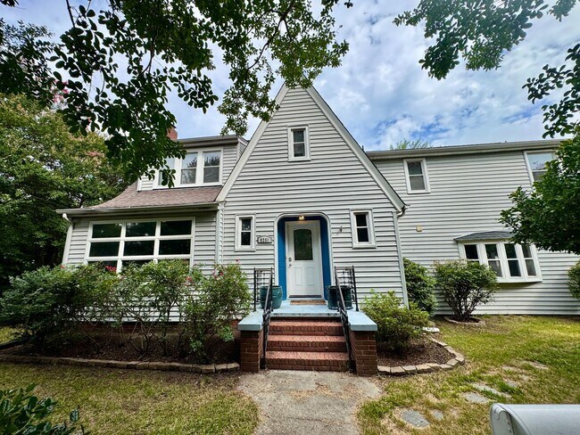 Building Photo - 9251 Atwood Ave