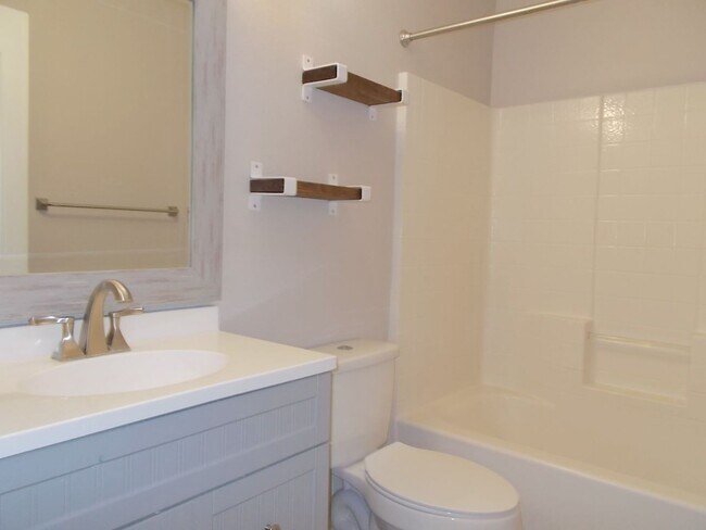 Building Photo - Spacious 4-Bedroom Home with Pool & 3-Car ...