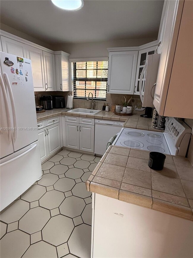 Building Photo - 13330 SW 59th Terrace