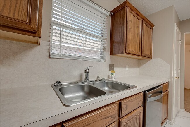 Building Photo - 10902 Primrose Acres Ln