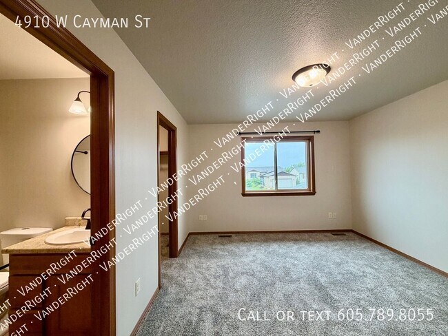 Building Photo - 4910 W Cayman St