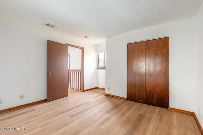 Building Photo - 120 Lakewood Village Cir