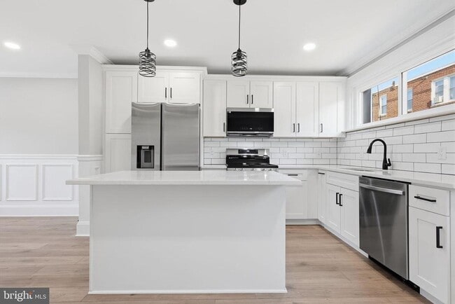 Building Photo - 4313 Teesdale St