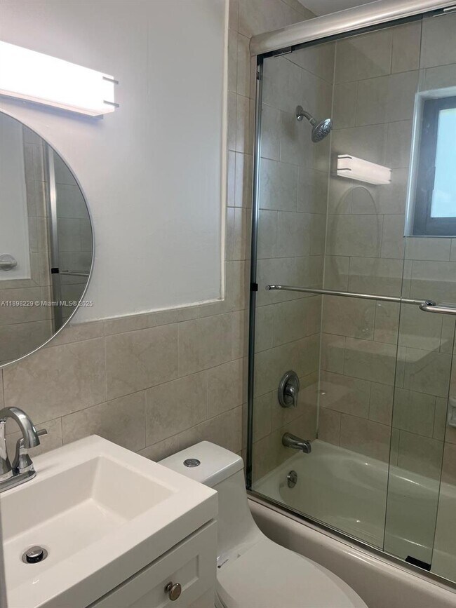 Building Photo - 1484 NW 15th Ave