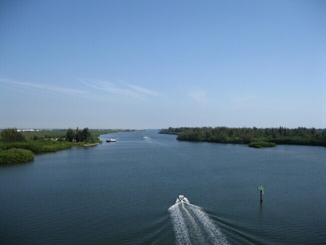 Building Photo - 1645 Baseline Ln