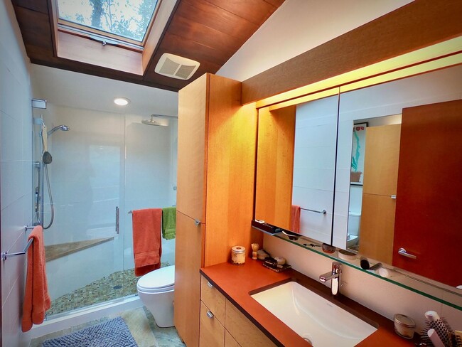 Building Photo - 8/1 Mid Century Modern Private House Bordering Frick Park. 1 of a kind.