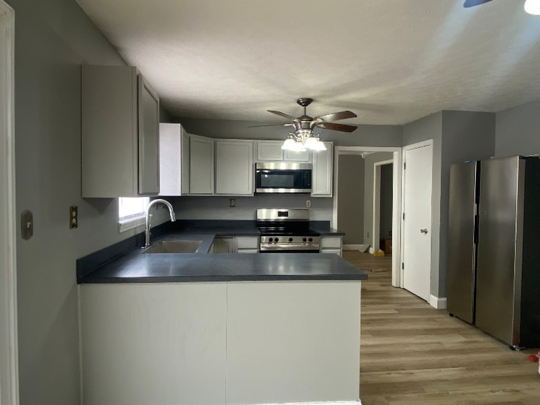 Building Photo - 143 Wiltshire Ave