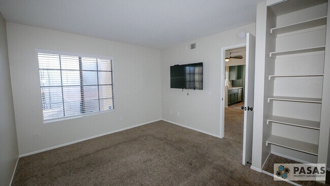 Building Photo - Bright Upgraded Condo w/ Quartz Kitchen, Covered Parking, Pool & Spa