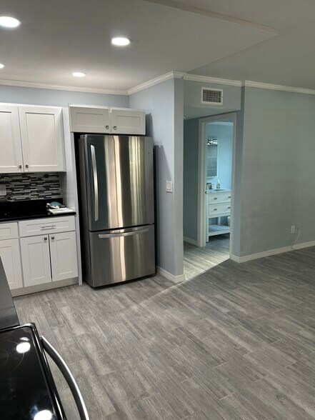 Building Photo - 721 1st St