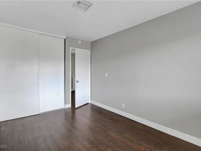 Building Photo - NO MIN CREDIT SCORE REQUIRED, BK OKAY, PAST EVICTION OKAY!, BACKGROUND FRIENDLY. Apply at "The Re...