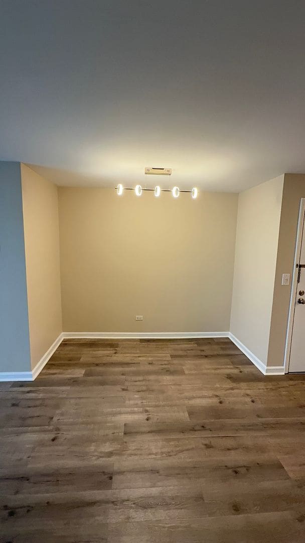 Building Photo - 2 Bed Condo Near O'Hare