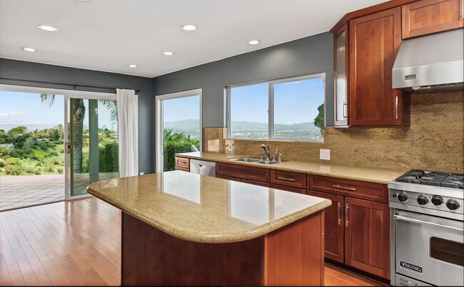 Building Photo - 3733 Beverly Ridge Dr
