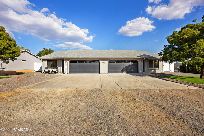 Building Photo - 4621 N Ocotillo Dr