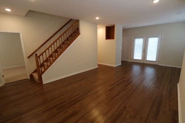 Building Photo - 305 S Clifton Ave