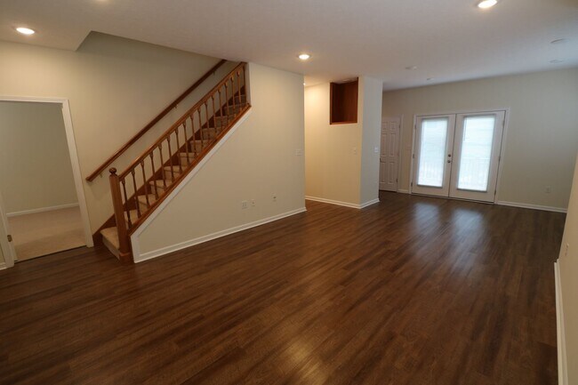 Building Photo - First month's RENT FREE!  3 Bedroom 3 Bath House Next to Campus