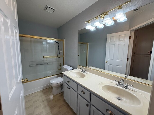 Building Photo - 4-bedroom Single Story home in Ripon!