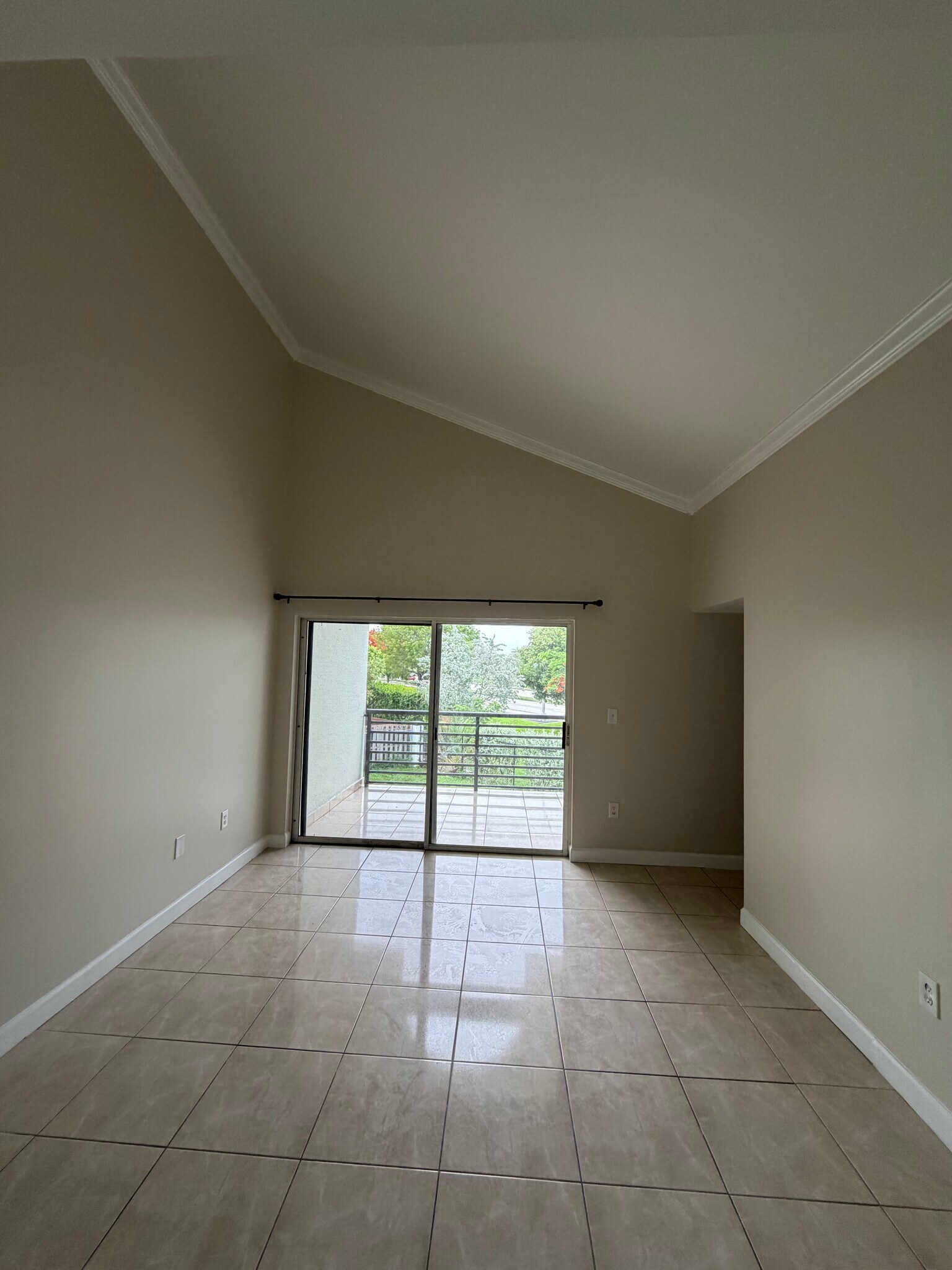 Building Photo - 9711 Fontainebleau Blvd