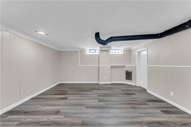 Building Photo - 14705 Krems Ave