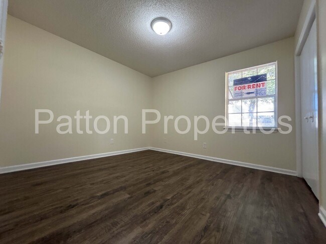 Building Photo - 11 Loquat Ct