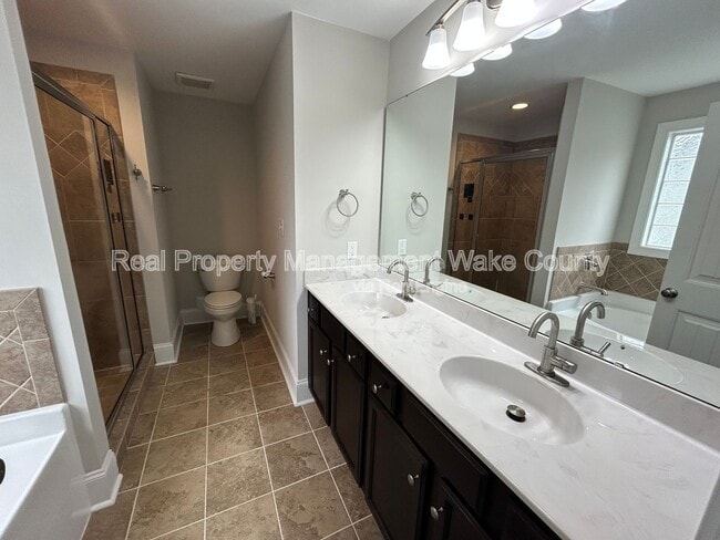Building Photo - 5412 Robbins Dr