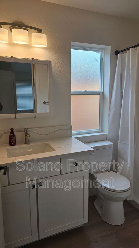 Building Photo - 376 Marna Dr