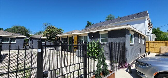 Building Photo - 3339 Simmons St