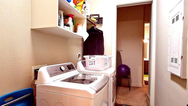 Building Photo - 8001 Silhouette St