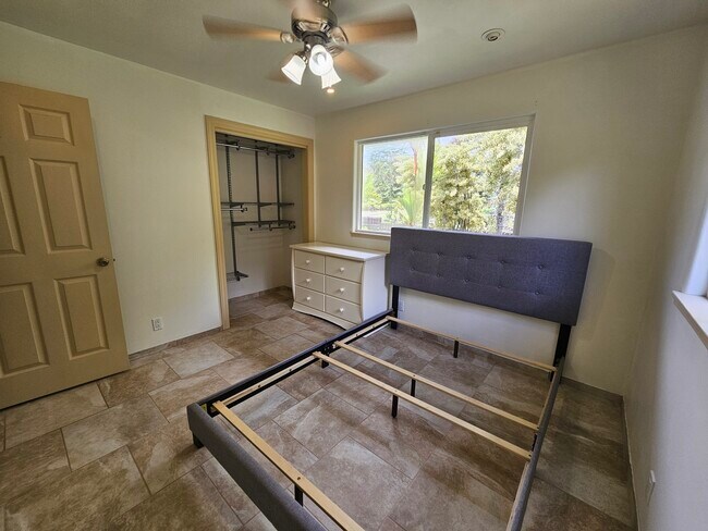 Building Photo - 15-1331-1331 24th Ave