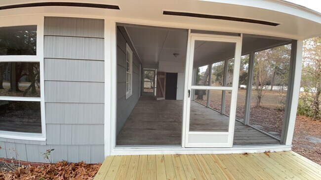 Building Photo - Newly updated 3 bedroom home