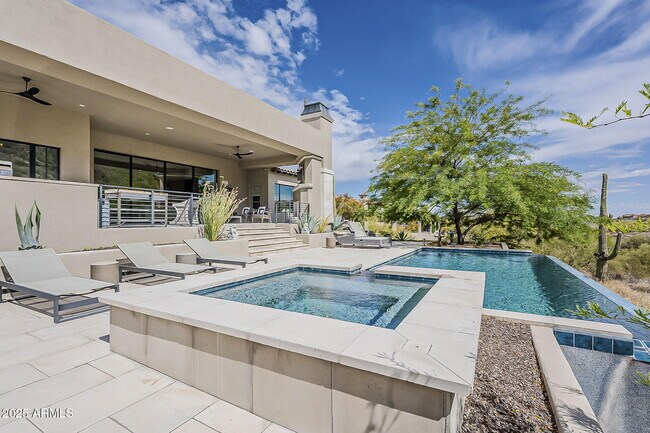 Building Photo - 12016 N Sunset Dr