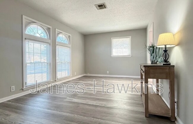 Building Photo - 341 N Burbank Dr