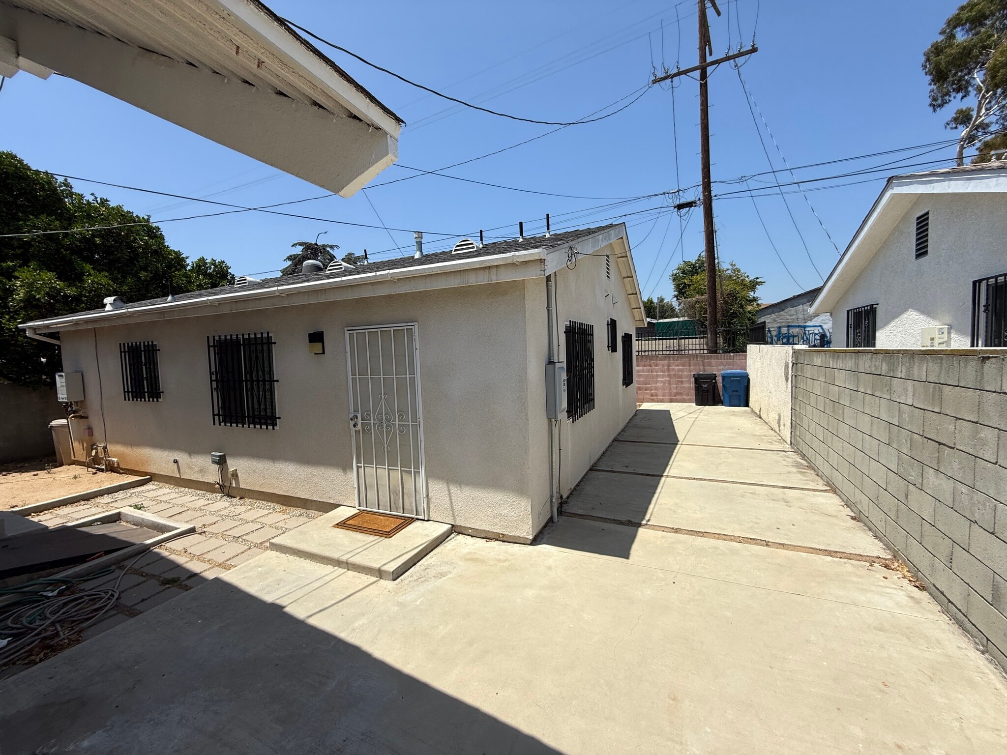 Building Photo - 1493 W 47th St
