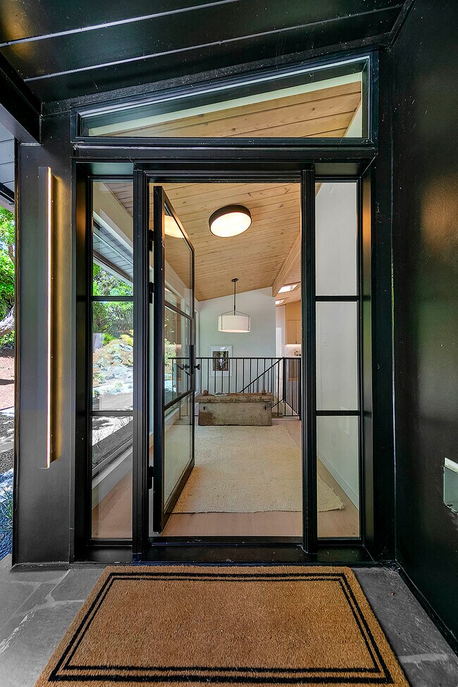 Building Photo - Seward House